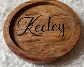 Sottobicchiere personalizzato in legno di acacia, nome inciso, regalo di inaugurazione della casa