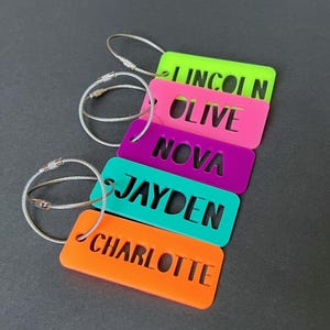 Aangepast naamplaatje voor rugzak Gepersonaliseerde acryl naamplaatje Kinderschooltaslabel Dagopvangtasje Lunchbox naamplaatje Acryl naamplaatje sleutelhanger