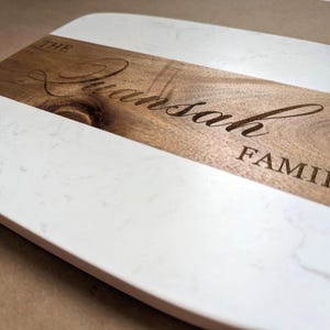 Tagliere in marmo personalizzato, tagliere per formaggi inciso, tagliere per salumi personalizzato, nome della famiglia, regalo di inaugurazione della casa, regalo di nozze, festa