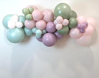 Kit ghirlanda di palloncini fai da te personalizzata - Tema fata pastello in verde e lavanda per il primo compleanno delle bambine
