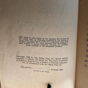 Może przedstawiać: Otwarta strona książki z tekstem. Widoczne są informacje o prawach autorskich The Viking Press, Inc. i TAB Books, Inc. Tekst zawiera r&oacute;wnież datę druku, listopad 1968 r., oraz frazę &bdquo;Printed in the U.S.A.&rdquo;
