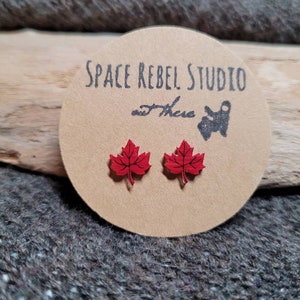 Rote Herbst Ahornblatt Ohrringe ~ Ohrstecker ~ Herbst ~ Schmuck ~ Blätter ~ Kanadische ~ Handgezeichnet ~ Vibes ~ Toronto ~Tiny