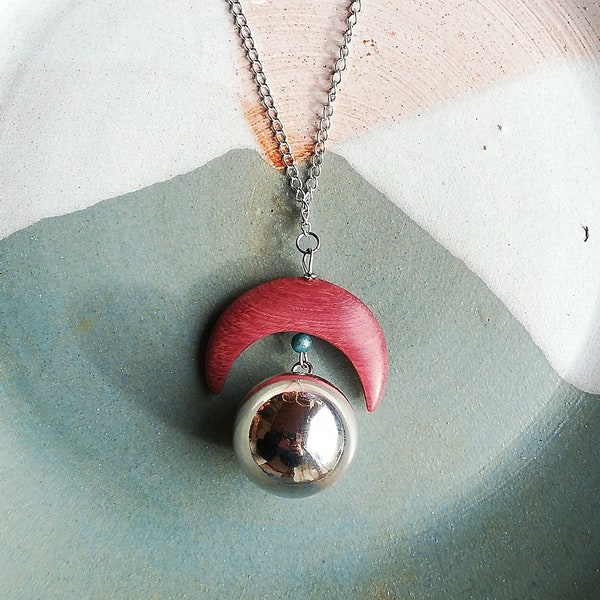 Bola de grossesse ; pendentif bois ; bijou de maternité