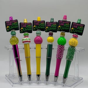 Oh, cariño, soy esa enfermera, bolígrafo divertido con cuentas y adornos brillantes