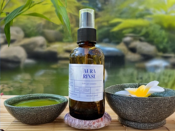Throat Chakra Aura Spray: Bergamot, Peppermint, Frankincense - 4 oz