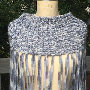 Over the shoulder OCTOPUS SCARF