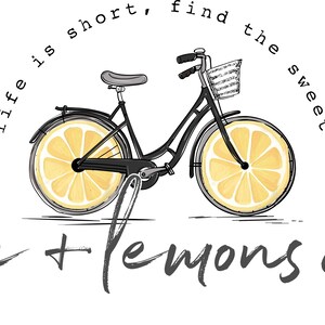 K&ouml;nnte beinhalten: Schwarz-wei&szlig;-Illustration eines Fahrrads mit Zitronenscheiben als R&auml;der. Der Text "life is short, find the sweet" ist in einem Kreis um das Fahrrad geschrieben. Der Text "life + lemons co." steht unter dem Fahrrad.