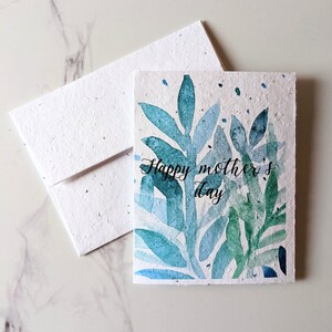 Carte de fête des mères, plantes bleues aquarelles sur papier graine ou papier blanc aquarelle, bonne fête des mères