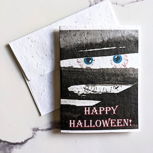 Yeux de maman sur du papier de graines à planter ou du papier blanc aquarelle, carte joyeuse halloween