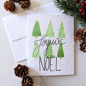 Kerstdennenboom op plantbaar vloeipapier of wit aquarelpapier, vrolijk kerstfeest