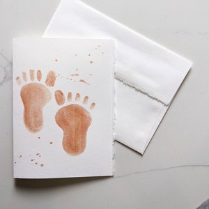 Papier blanc aquarelle pêche pieds de bébé, bordures usées, carte de douche de bébé, nouveau-né, cadeau de bébé