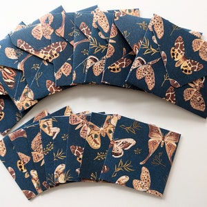 Jeu de cartes avec enveloppes papillons