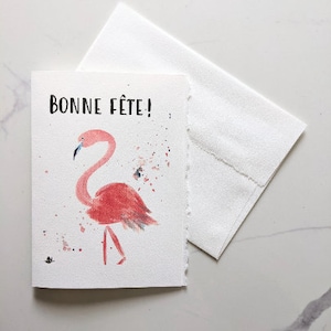 Joyeux anniversaire sur du papier de graines ou du papier blanc aquarelle, flamant rose coloré