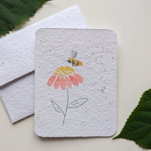 Bourdon sur une fleur sur papier à planter ou papier blanc aquarelle, bordures usées