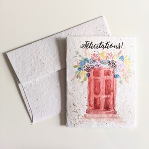 Félicitations, porte rouge aquarelle sur papier graine plantable ou papier blanc aquarelle, carte de pendaison de crémaillère, carte nouvelle maison