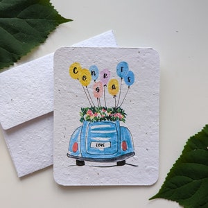 Ballons de félicitations de mariage sur une voiture bleue sur du papier à planter ou du papier blanc aquarelle, bordures usées