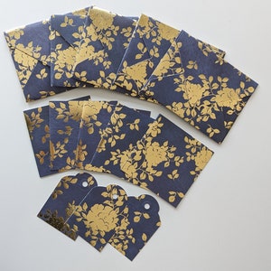 Jeu de cartes avec enveloppes et étiquettes cadeaux fleurs métalliques dorées