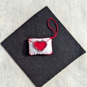 Carta de amor de feltro feita à mão para enfeite de dia dos namorados | Eu te amo | Decoração de amor | Chaveiro de envelope de amor