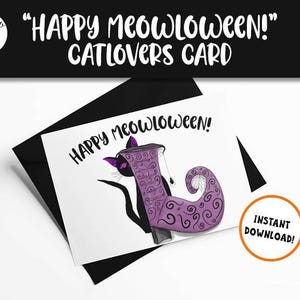Pode incluir: Um cartão imprimível com um gato preto vestindo uma bota de bruxa roxa com um padrão de espiral. O texto no cartão diz "HAPPY Meowloween!"