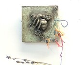 A honeybee gift tile for quilters and sewers, honeybee wall sculpture, sewer gift, bee lover