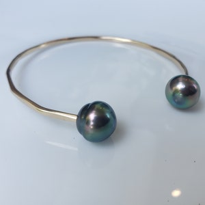 Peacock semi-baroque Tahitian Pearl Cuff, peacock tahitian pearl bangle, Tahitian pearl bracelet, Gold filled, Rose Gold, Sterling Silver