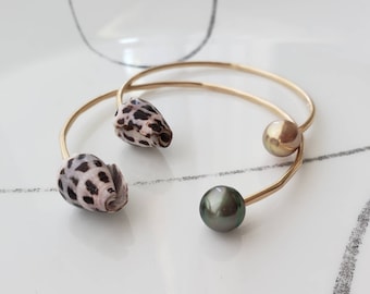 Brazalete de perlas y conchas de Tahití, relleno de oro, oro rosa, plata esterlina, brazalete martillado hecho a mano