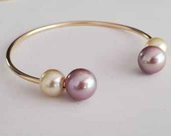 Brazalete de doble perla, brazalete de perla de los mares del sur y Edison dorado, relleno de oro, brazalete martillado hecho a mano en plata esterlina de oro rosa