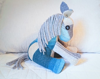Caballo de peluche rústico hecho a mano: "Rainshadow", el caballo Bobby