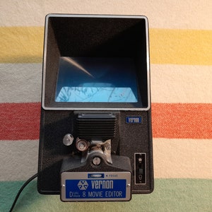 Vintage Vernon Dual Deluxe 8 Movie Editor - Very Good condition - powers ON