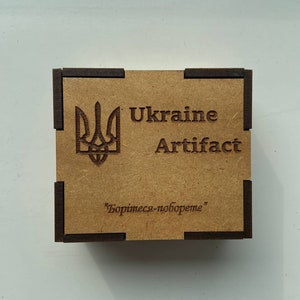 Mini-Keychain Bottle Opener Token of Russian combat tank made of burned amor t 90 from Ukraine , design ornament zdjęcie 5