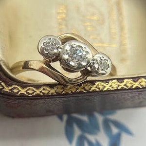 Exceptional Vintage 9ct Diamond Crossover Ring (Size J 1/2)