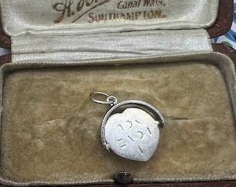 Chic Vintage 'I love you' Silver Spinner Pendant
