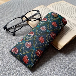 Custodia protettiva per occhiali sottile in morbido tessuto di cotone Liberty imbottito, custodia per occhiali da lettura con stampa floreale fatta a mano, regali per genitori/nonni