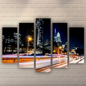 Scène nocturne du pont de Brooklyn à New York. Sentiers légers du centre-ville de Manhattan. Art mural Décor Canvas Print. Nombreuses tailles disponibles. Cadre en bois