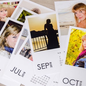 Personalisierter Kalender. 12 Monate Fotokalender. Tischkalender 2024. Handgefertigter Holzhalter. Individuelles Design (Karten nur zur Verlängerung)
