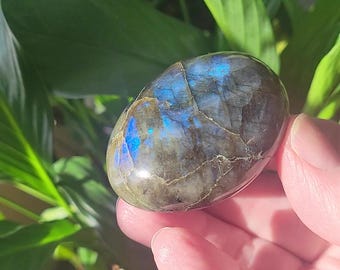 Labradorite Palm Stone With Blue and Gold Flash, Crystal Palm Stone, Polished Labradorite Crystal, Labradorite Pocket Stone LP15