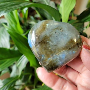 Labradorite Heart Palm Stone With Gold and Blue Flash, Crystal Palmstone, Polished Labradorite Crystal, Labradorite Heart Carving LH4