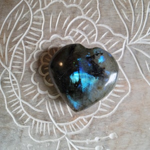 Labradorite Heart Palm Stone With Gold and Blue Flash, Crystal Palmstone, Polished Labradorite Crystal, Labradorite Heart Carving LH1