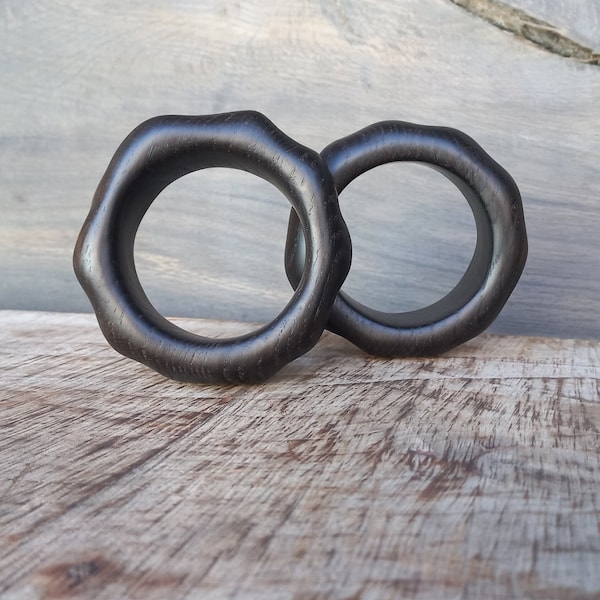 Bog Oak Armreif - Handgeschnitzter Armreif - Holzschmuck - Geschwungener Minimalist Armreif