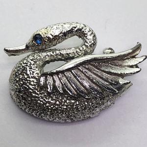 Beautiful Kitschy Swan Brooch, Costume Jewelry