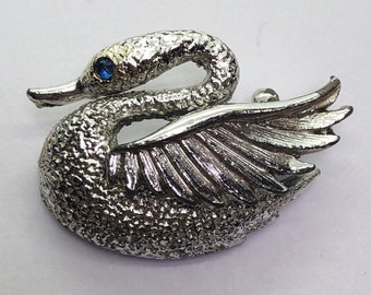 Beautiful Kitschy Swan Brooch, Costume Jewelry