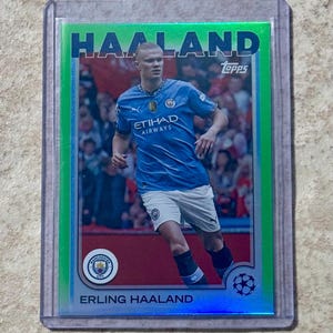 2024-25 Topps YouTube #9 Erling Haaland Neon Grün #d/199 Manchester City
