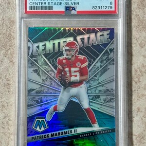 Patrick Mahomes II 2021 Panini Mosaic Center Stage Plata Prizm PSA 8