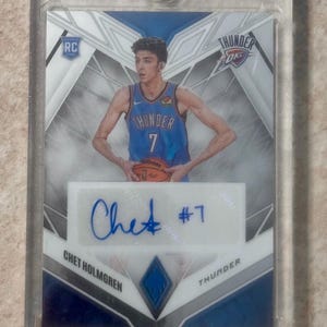 2022-2023 Panini Chronicles Phoenix Chet Holmgren RC Rookie Auto #d/99 Rookie Oklahoma City Thunder