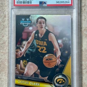 2023 BOWMAN University Chrome Refractor #34 Caitlin Clark Rookie RC PSA 9 Mint
