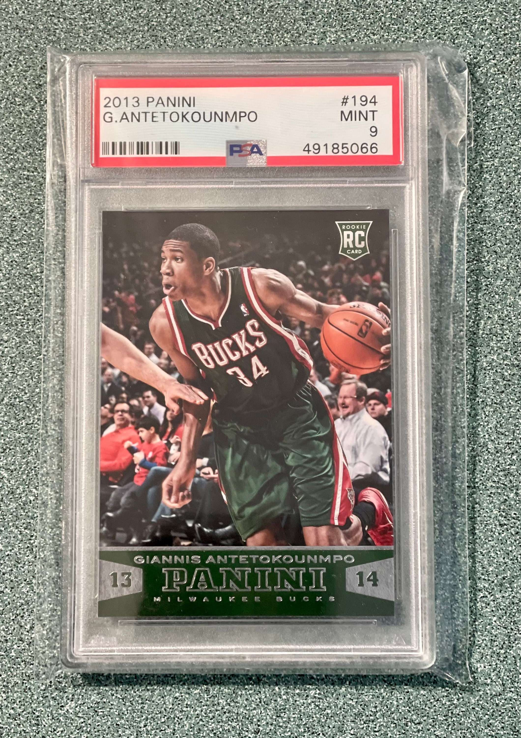  Giannis Antetokounmpo 2022 2023 Hoops Series Mint Card