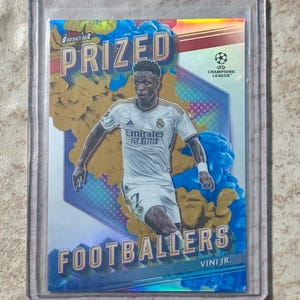 2023-24 Topps Finest UEFA Vini Jr. Prized Footballers Fusion Variation Blue/Gold