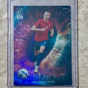 2023-2024 Panini Donruss Soccer FIFA Erling Haaland #1 Night Moves Case Hit SSP - Manchester City - Noorwegen - Rare Card - Sweet