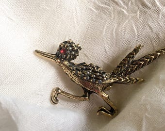 Roadrunner pin - gold tone with red stone eyes, bird pin, brooch, vintage, costume jewelry, vintage jewelry, bird