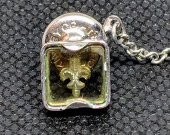 Vintage Fleur de Lis gelijkspel Tack, transparante Lucite gesneden Reverse